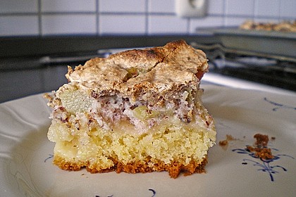 Rhabarberkuchen mit Nussbaiser 8