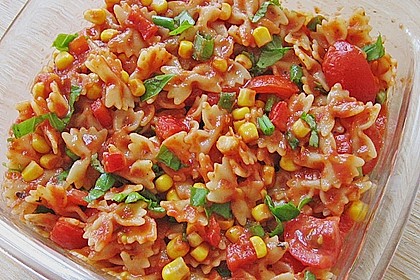 Roter Nudelsalat