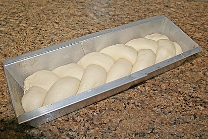 Sonntagszopf mit Butter 1