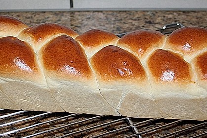 Sonntagszopf mit Butter