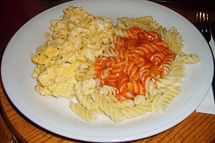 Nudeln mit R&uuml;hrei und Schinken