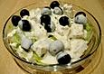 Eisbergsalat mit Schafsk&auml;se und Oliven