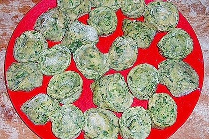 Gr&uuml;ne K&auml;setortellini mit Tomatensauce 2