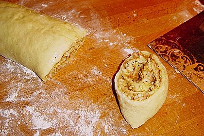 Buchteln mit Vanilleso&szlig;e 7