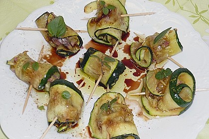 Zucchini - Sardellen - R&ouml;llchen