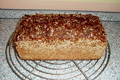 Mein Roggensauerteigbrot mit Sesamkruste 5
