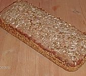 Mein Roggensauerteigbrot mit Sesamkruste (Bild)