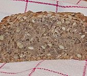 Mein Roggensauerteigbrot mit Sesamkruste (Bild)