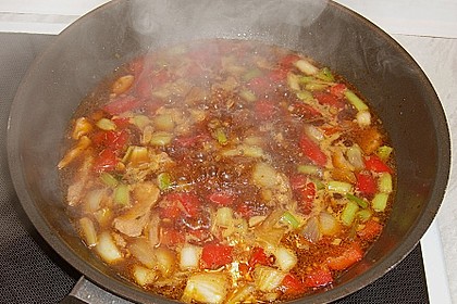Asia - Hähnchenbrust in pikanter Gemüse - Sauce 13