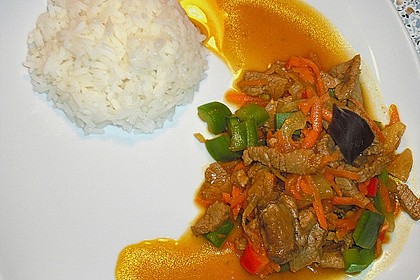 Asia - Hähnchenbrust in pikanter Gemüse - Sauce