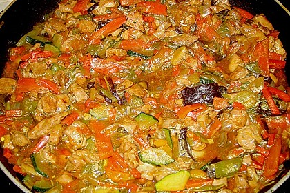 Asia - Hähnchenbrust in pikanter Gemüse - Sauce 1