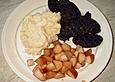 Blutwurst mit Stampfkartoffeln und Birnenkompott