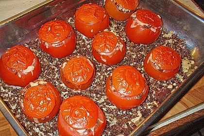Gef&uuml;llte Tomaten mit Hackfleisch, Schafsk&auml;se und Thymian 2