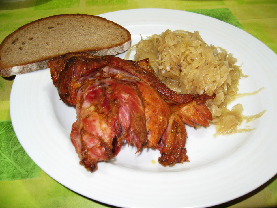 Schweinshaxe auf Sauerkraut (Rezept mit Bild) von Frettsmum | Chefkoch.de