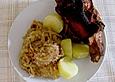 Schweinshaxe auf Sauerkraut