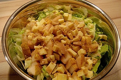 Herbstlicher Salat mit Birnen und K&auml;se 2