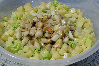 Herbstlicher Salat mit Birnen und K&auml;se