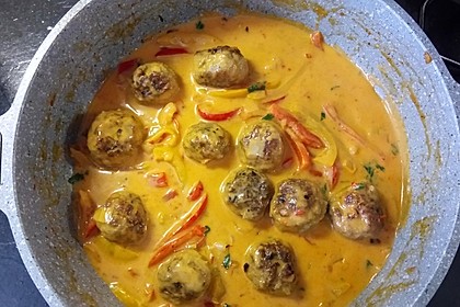 Hackbällchen in Paprikarahmsauce 40
