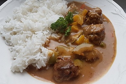 Hackbällchen in Paprikarahmsauce 45