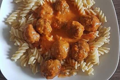Hackbällchen in Paprikarahmsauce 69