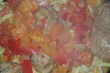 Hackbällchen in Paprikarahmsauce 77
