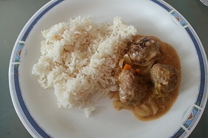 Hackbällchen in Paprikarahmsauce 47