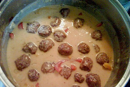 Hackbällchen in Paprikarahmsauce 79