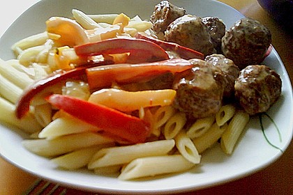 Hackbällchen in Paprikarahmsauce 49