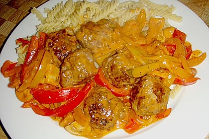 Hackbällchen in Paprikarahmsauce 28