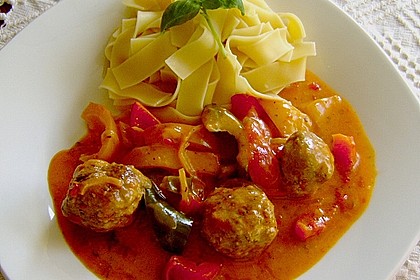 Hackbällchen in Paprikarahmsauce 1