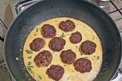 Hackbällchen in Paprikarahmsauce 74