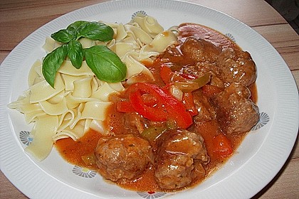 Hackbällchen in Paprikarahmsauce 9
