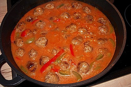 Hackbällchen in Paprikarahmsauce 15