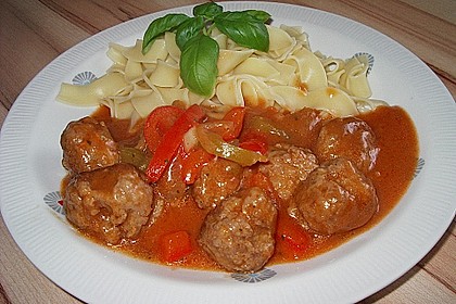 Hackbällchen in Paprikarahmsauce 6