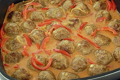 Hackbällchen in Paprikarahmsauce 37
