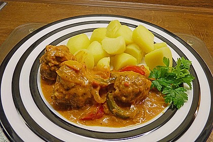 Hackbällchen in Paprikarahmsauce 11