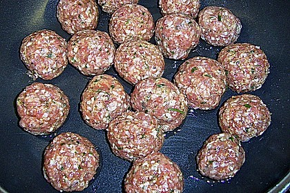 Hackbällchen in Paprikarahmsauce 57