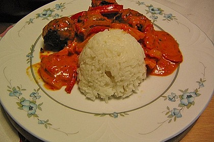 Hackbällchen in Paprikarahmsauce 59