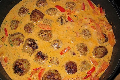 Hackbällchen in Paprikarahmsauce 48