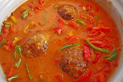 Hackbällchen in Paprikarahmsauce 18