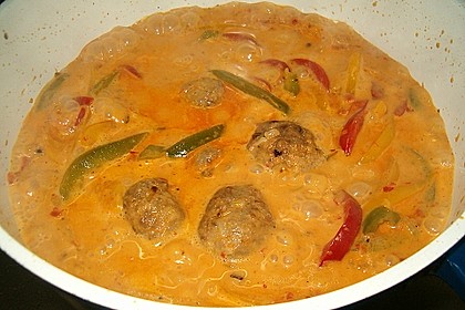 Hackbällchen in Paprikarahmsauce 61