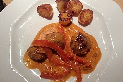 Hackbällchen in Paprikarahmsauce 56