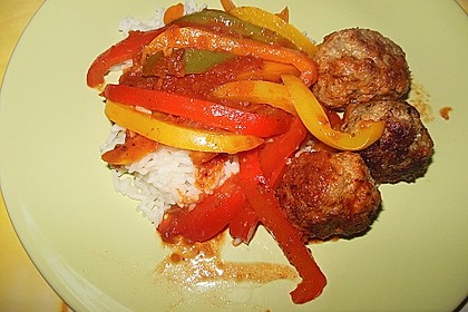 Hackbällchen in Paprikarahmsauce 67