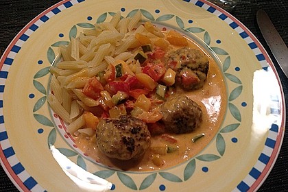 Hackbällchen in Paprikarahmsauce 50