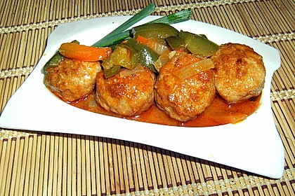Hackbällchen in Paprikarahmsauce 4