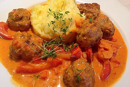 Hackbällchen in Paprikarahmsauce 3
