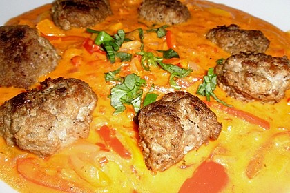 Hackbällchen in Paprikarahmsauce 29