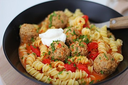 Hackbällchen in Paprikarahmsauce