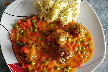 Hackbällchen in Paprikarahmsauce 31