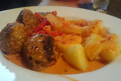 Hackbällchen in Paprikarahmsauce 19